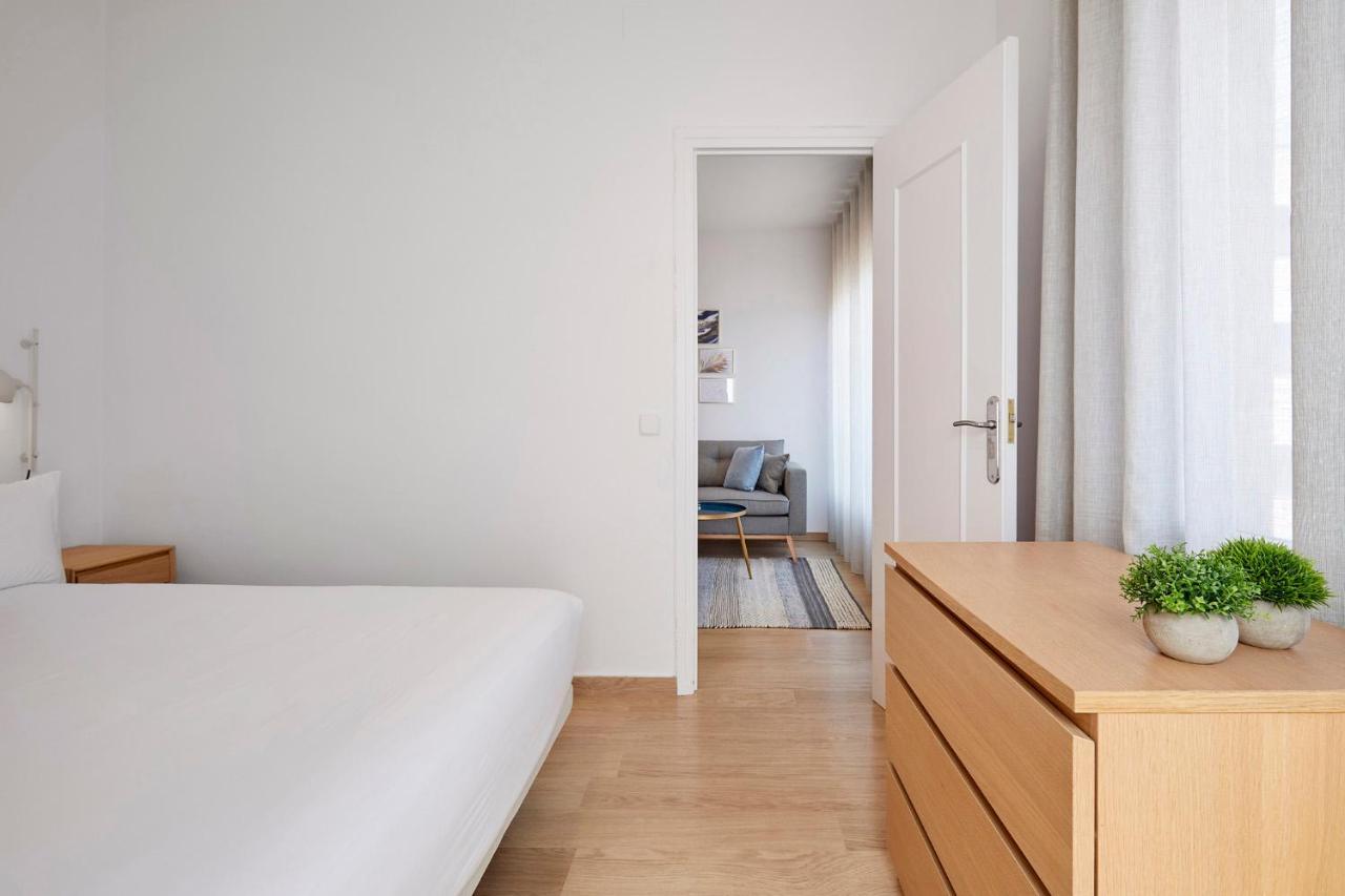 Fisa Rentals Aribau Barcelona Exterior photo
